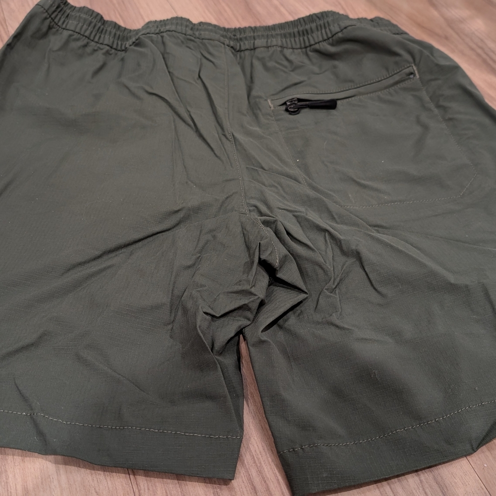 Club Monaco Green Shorts - Picture 3 of 4